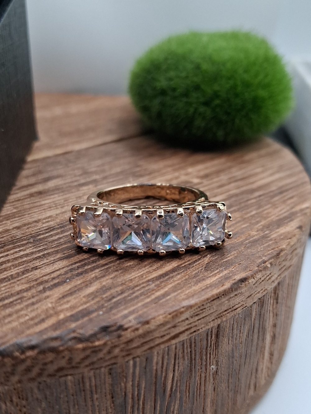Five-Stone Clear Cubic Zirconia Ring Size 8 R835